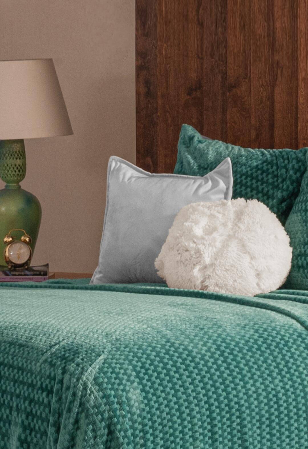 Hermosas Fundas de Cojin Sueños Gris que combina perfecto con entornos coloridos y  da un toque de elegancia a tus espacios.